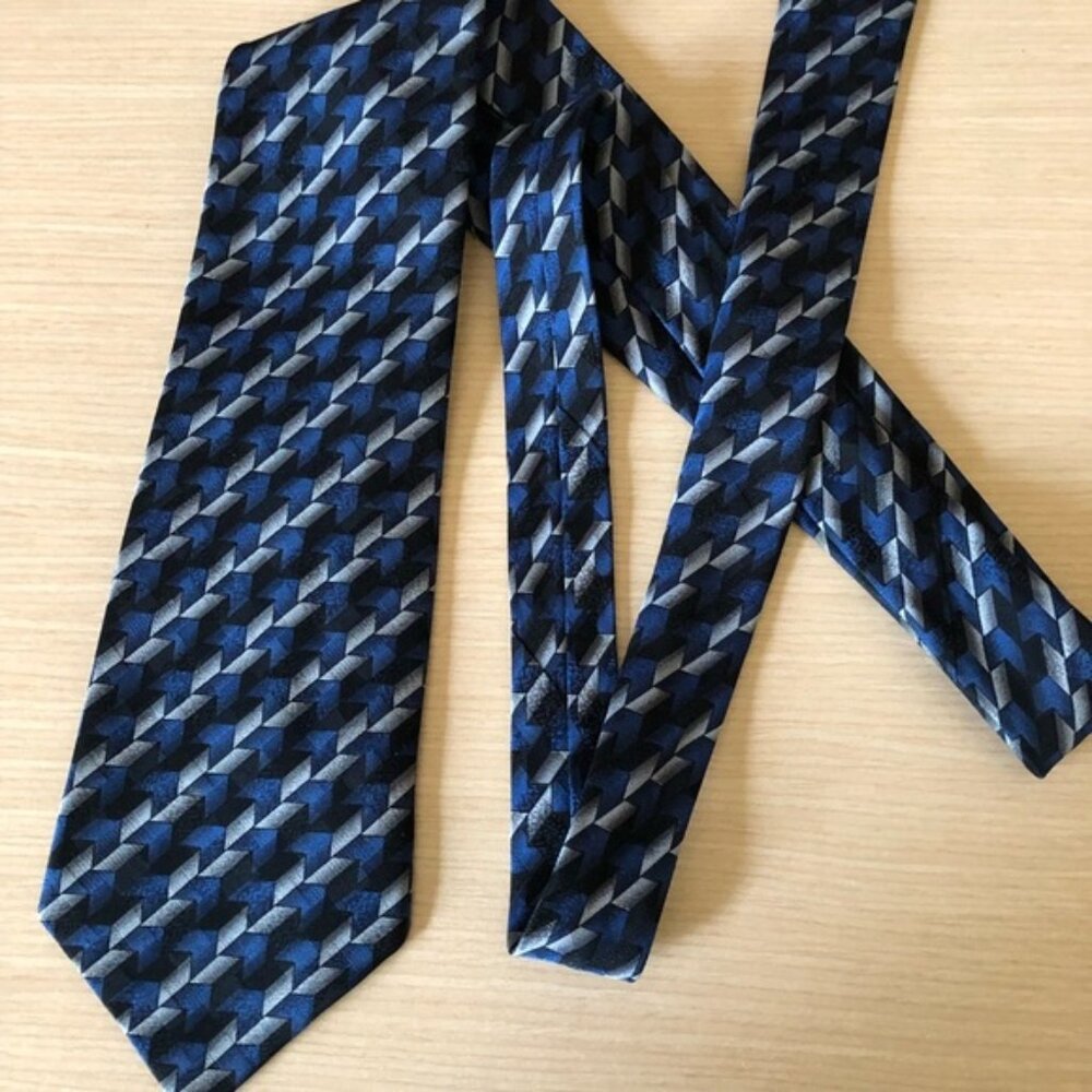 💕2/$30 💕Bosa 100% Silk Patterned Tie
